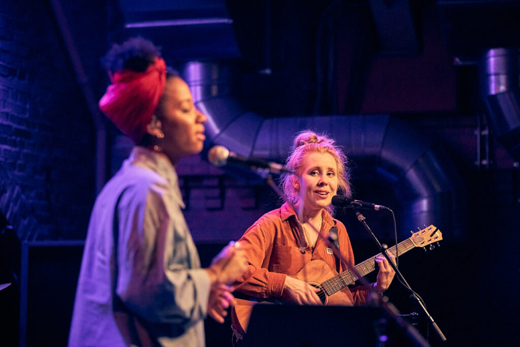 Joy Bogat & Joules the Fox _c_Martin_Dziuba